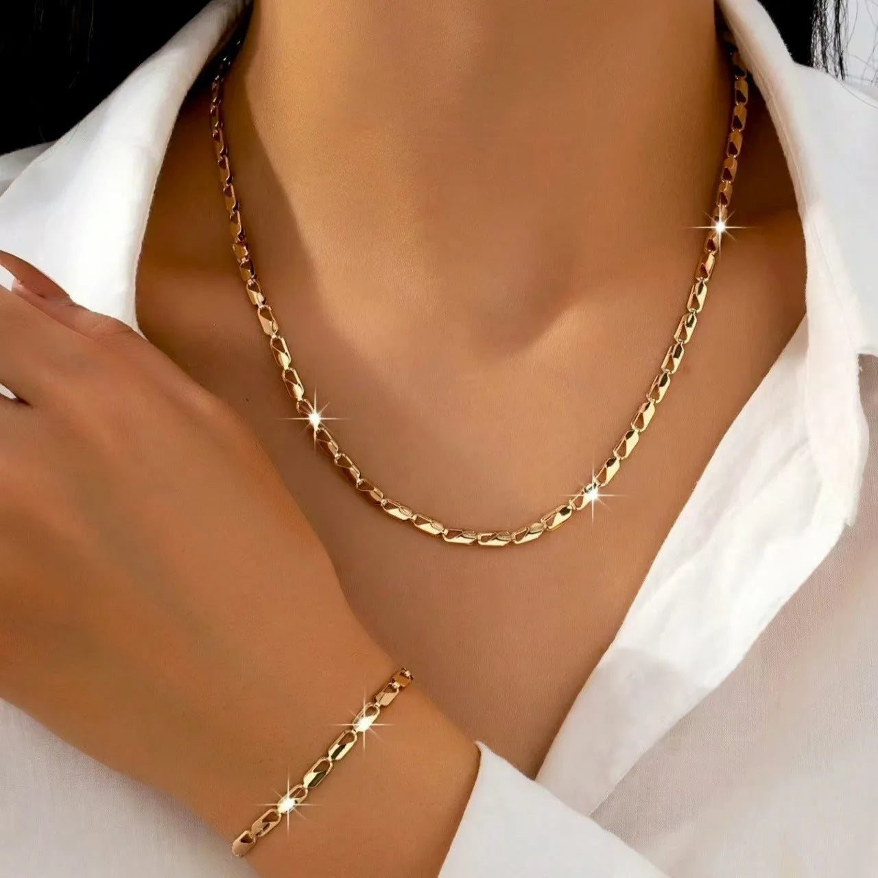 A Set of Sexy and Luxurious Women's Necklaces and Bracelets, a Fashionable and Versatile Women's Jewelry Set Main image