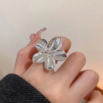 2024 New Flower Ring for Women Simple Temperament Party Fashion Trendy Charm Waterproof Jewelry Gifts Wholesale
