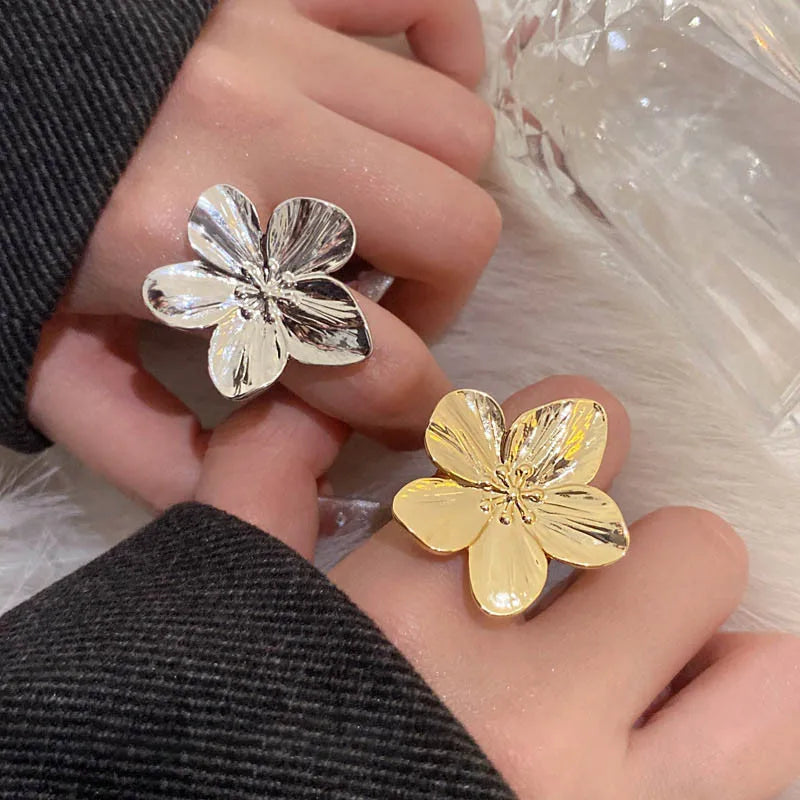 2024 New Flower Ring for Women Simple Temperament Party Fashion Trendy Charm Waterproof Jewelry Gifts Wholesale Main image