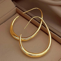 Earrings for women with a light luxury and high-end feel. Earrings with exaggerated loops and earrings