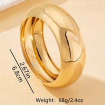 A Women's Bracelet with a Wide, Simple, Smooth Surface, Stylish and Suitable for Everyday Wear and Vacations