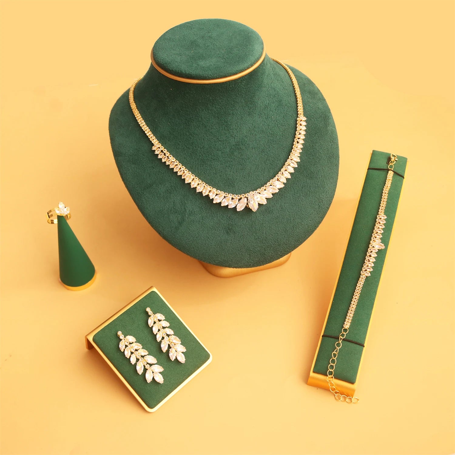 Luxury Women's Jewelry Elegant Bridal Necklace Earrings Bracelets Rings 4-piece Set Bridal Wedding Party Jewelry Accessories Main image