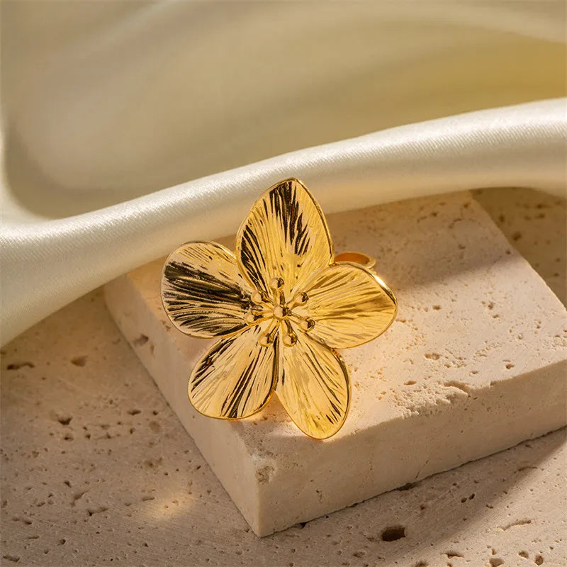 New Flower Ring for Women Simple Temperament Party Fashion Trendy Charm Waterproof Jewelry Gifts Wholesale